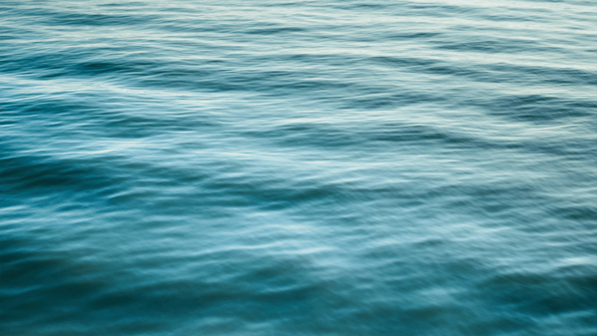 Ocean waves symbolizing sustainability and the marine applications of Ovun’s rotational moulding solutions.