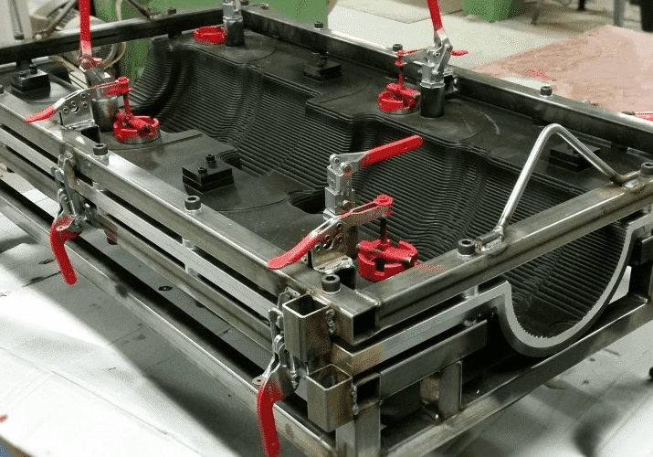 Rotational moulding process, MDPE/HDPE materials for durable hollow parts.